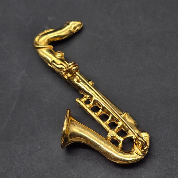 Unknown Jewelry Rhinestone Gold Tone Saxophone Brooch Musical